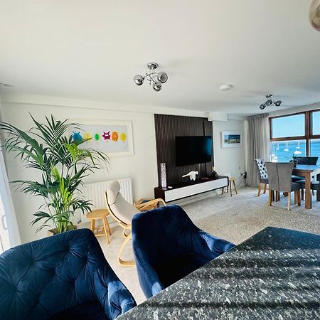 Marina Sea View Apt - Second Floor With Lift, Modern Holyhead Eksteriør bilde