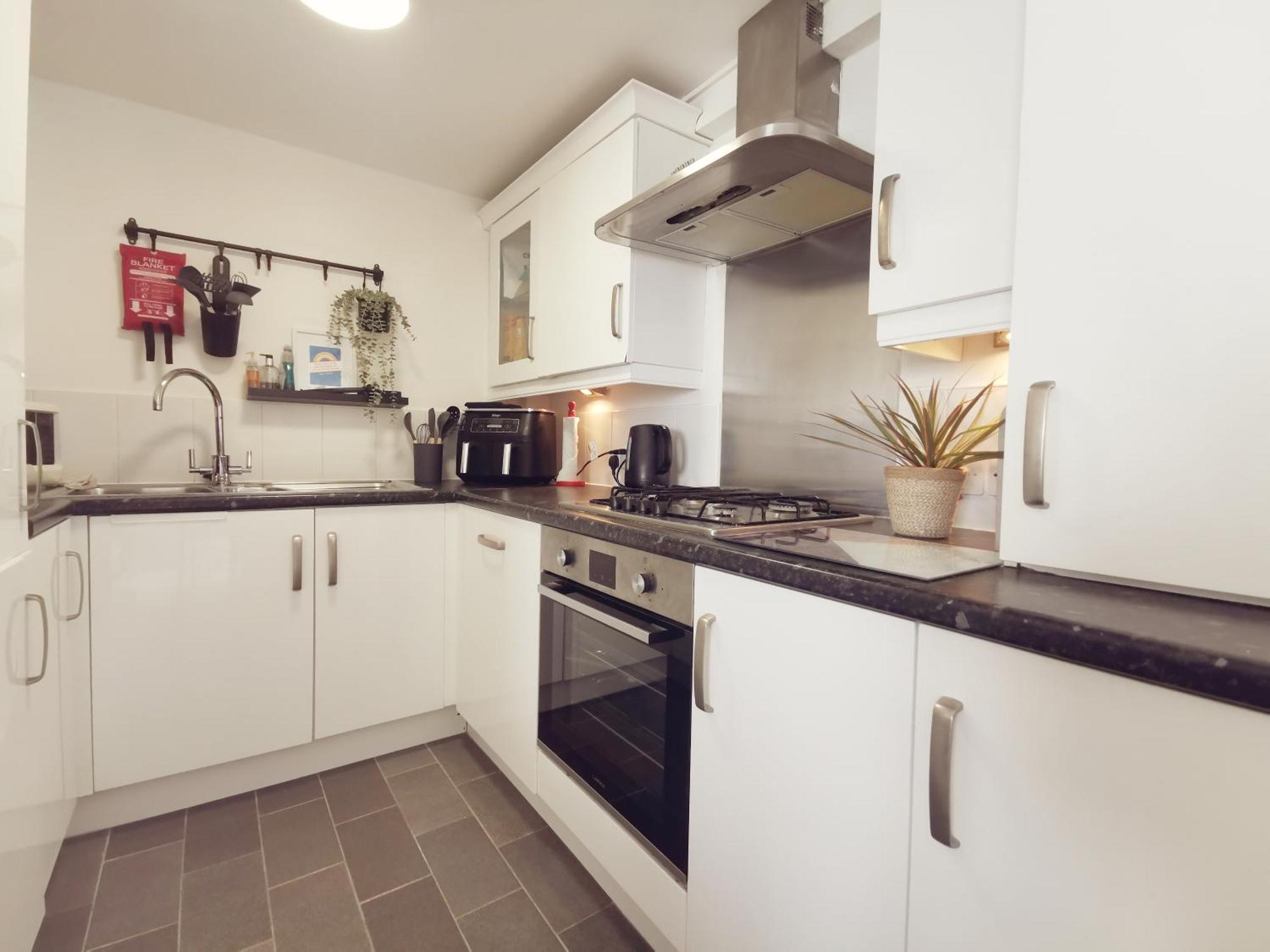 Marina Sea View Apt - Second Floor With Lift, Modern Holyhead Eksteriør bilde