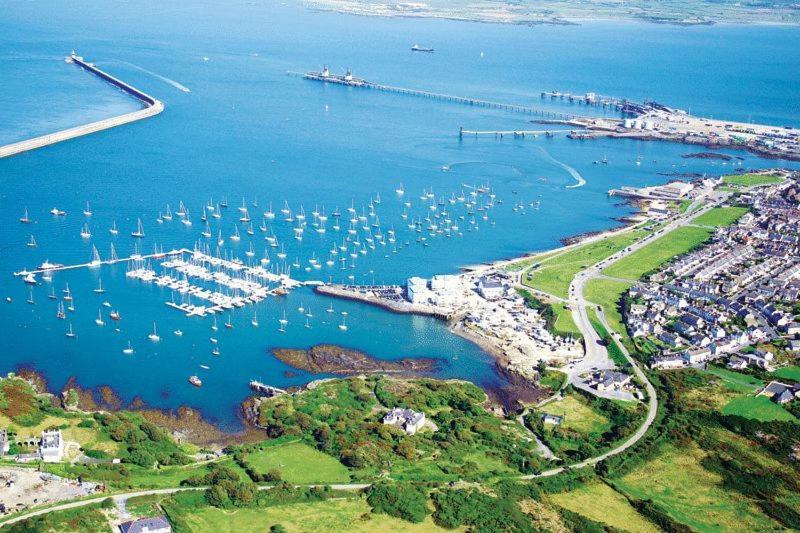 Marina Sea View Apt - Second Floor With Lift, Modern Holyhead Eksteriør bilde